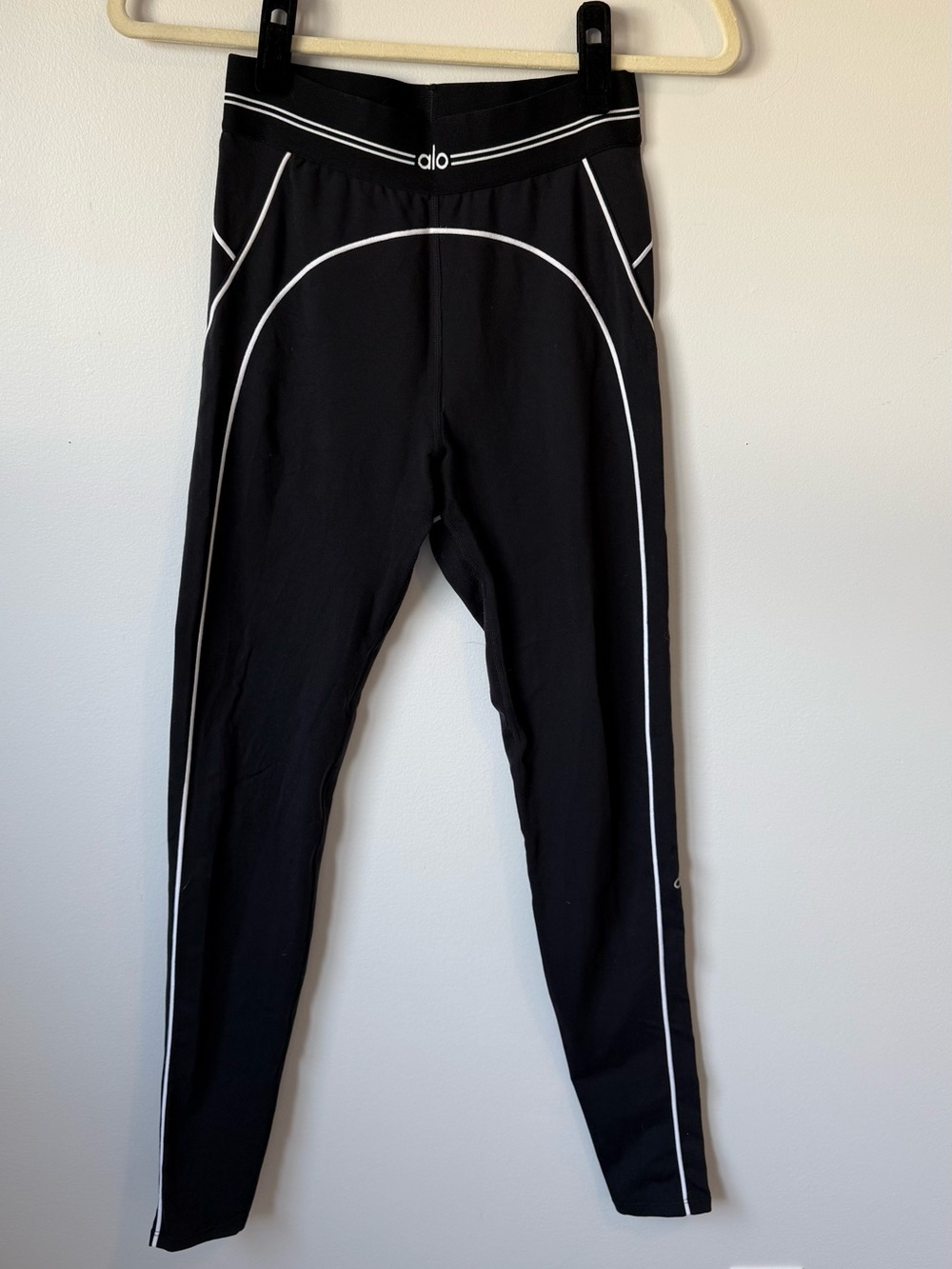 ALO YOGA High-Waist Airlift Legging- SMALL